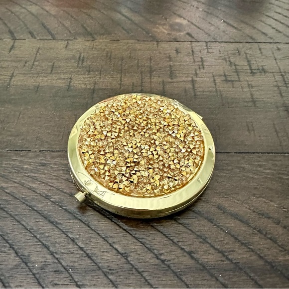 NEW!! Glam Compact Mirror - Picture 5 of 13